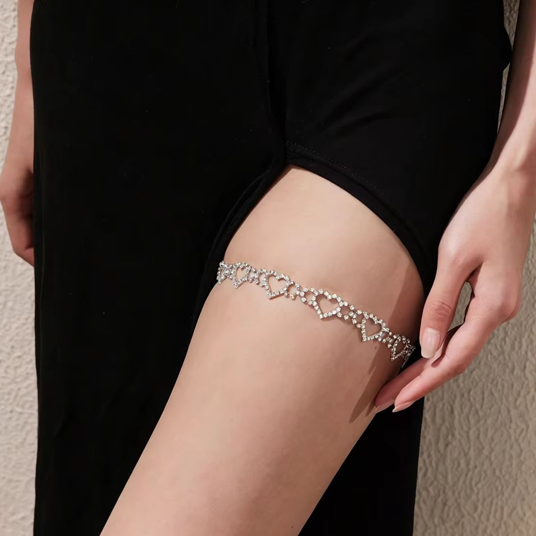 Body Jewelry Leg Chain - โซ่ประดับร่างกายรูปหัวใจ โซ่ประดับเพชรเทียม สีดำ แบบผูกเชือก ปรับได้ เครื่องประดับเซ็กซี่